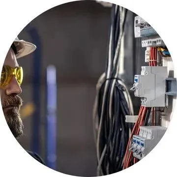 Como identificar um curto-circuito antes de chamar um eletricista 4 Disjuntores e dispositivos de proteção elétrica em quadro de energia residencial em Santo André