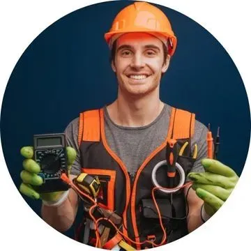 Eletricista de Emergência Comercial em Santo André – Atendimento 24h Eletricista de emergência comercial em Santo André realizando manutenção em quadro elétrico